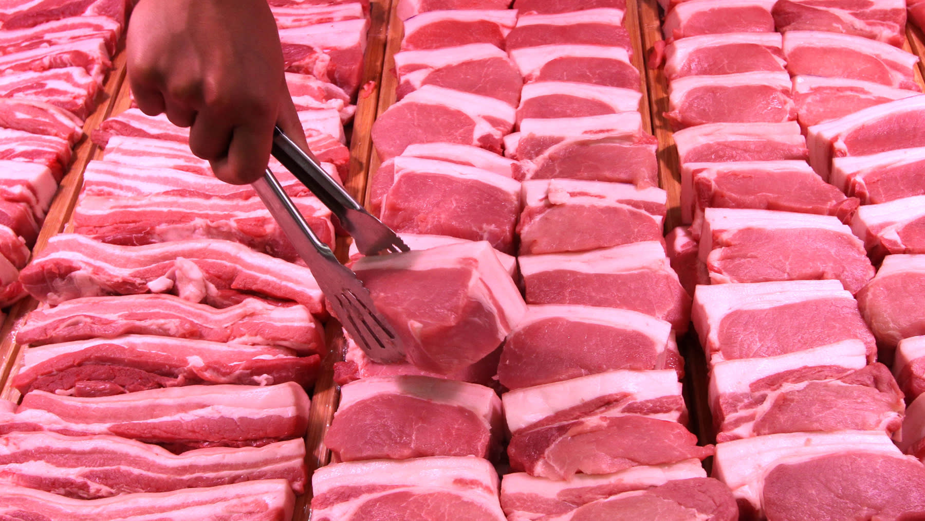 Việt Nam phải tiến hành nhập khẩu thịt lợn tới hơn 140.000 tấn